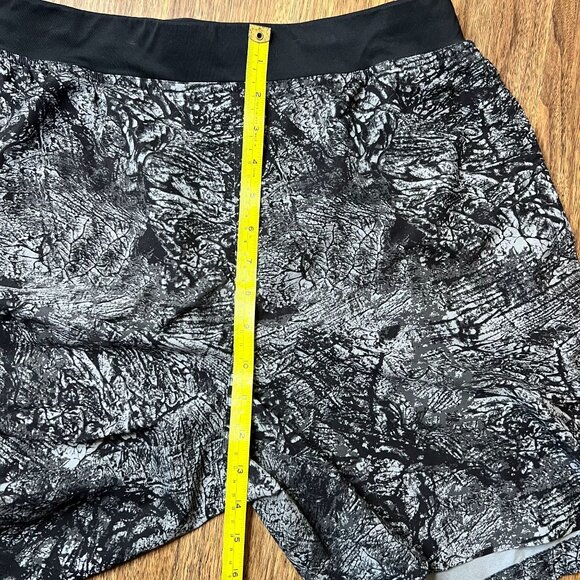 Under Armour Athletic Shorts Mens Fitted Heat Gear Speed Pocket Camo Size L - Picture 7 of 11